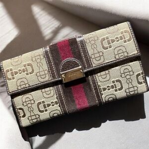 Gucci Beige and Burgundy Wallet/Clutch Like New!